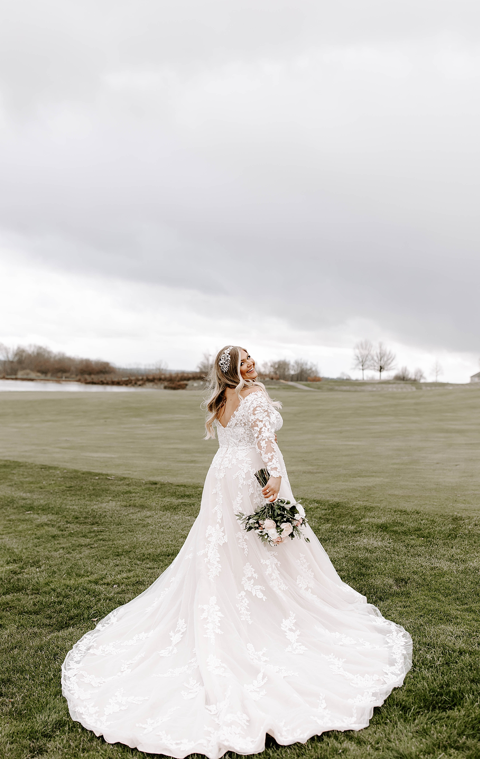 bridal portraits by Rachel Wehan; The Club at Nevillewood; wedding venues Pittsburgh