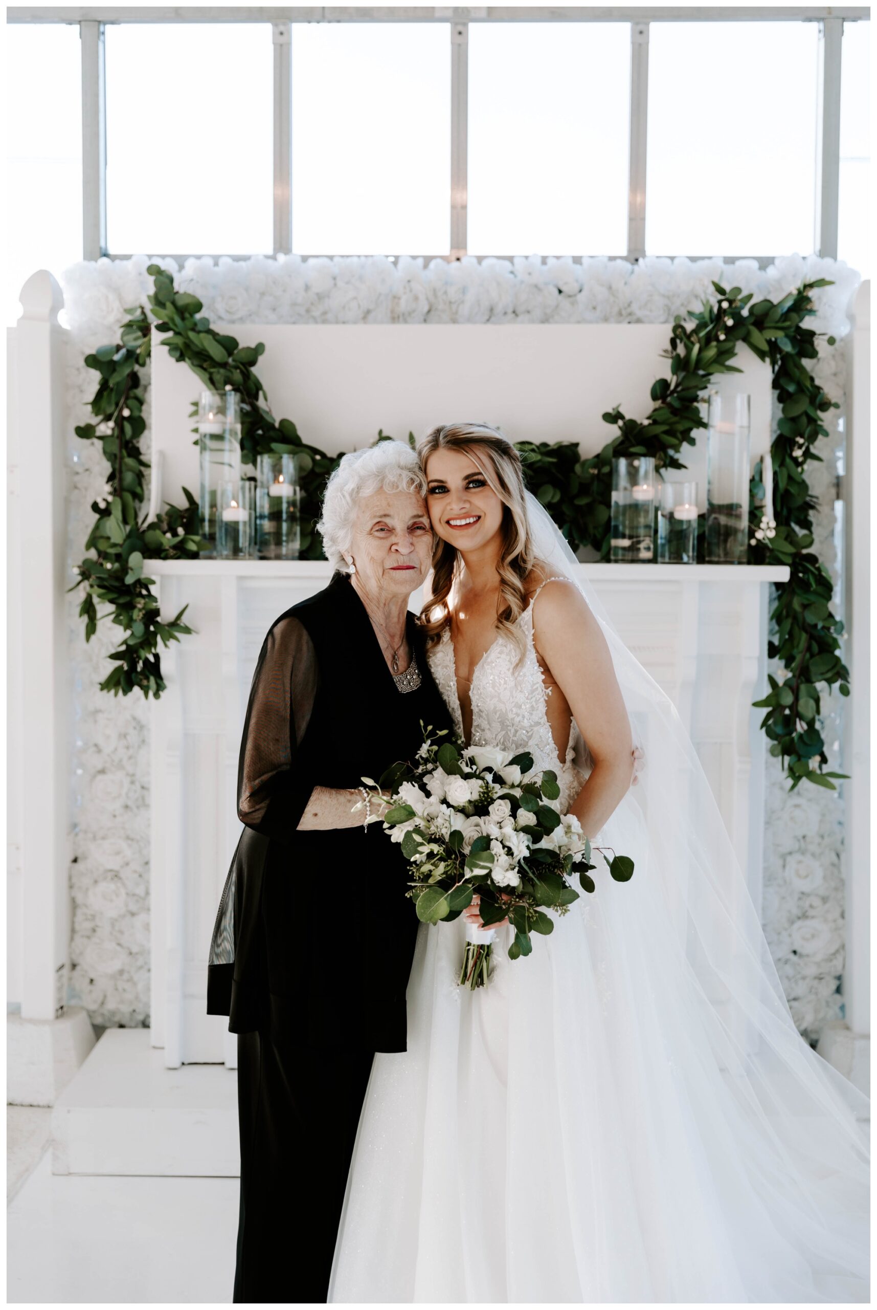 photos with grandmother on wedding day