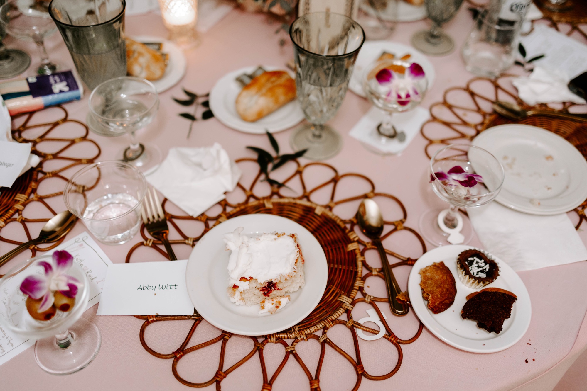 eclectic tablescape for wedding