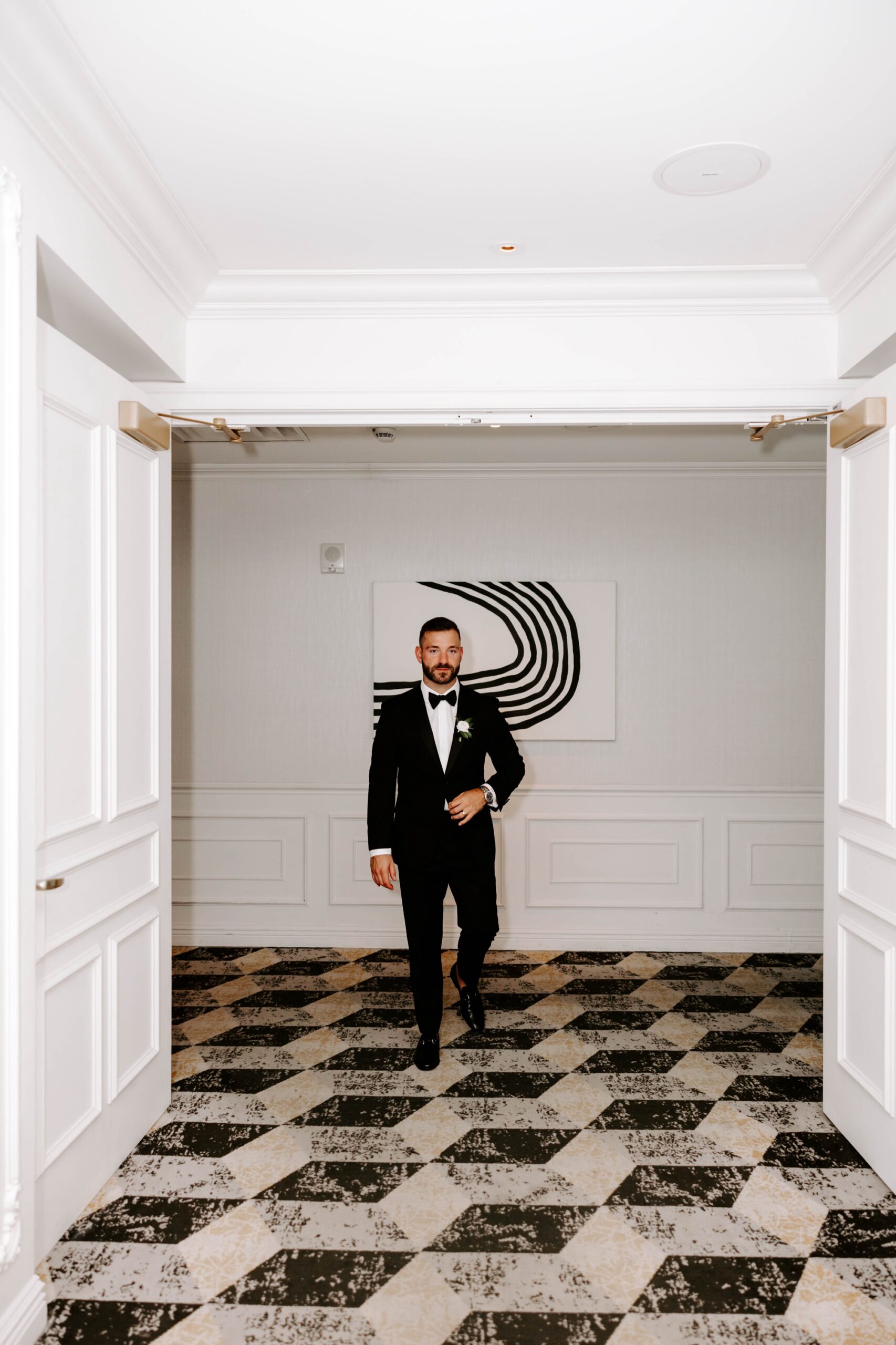 Luxury modern black and white wedding at Hotel Monaco Pittsburgh