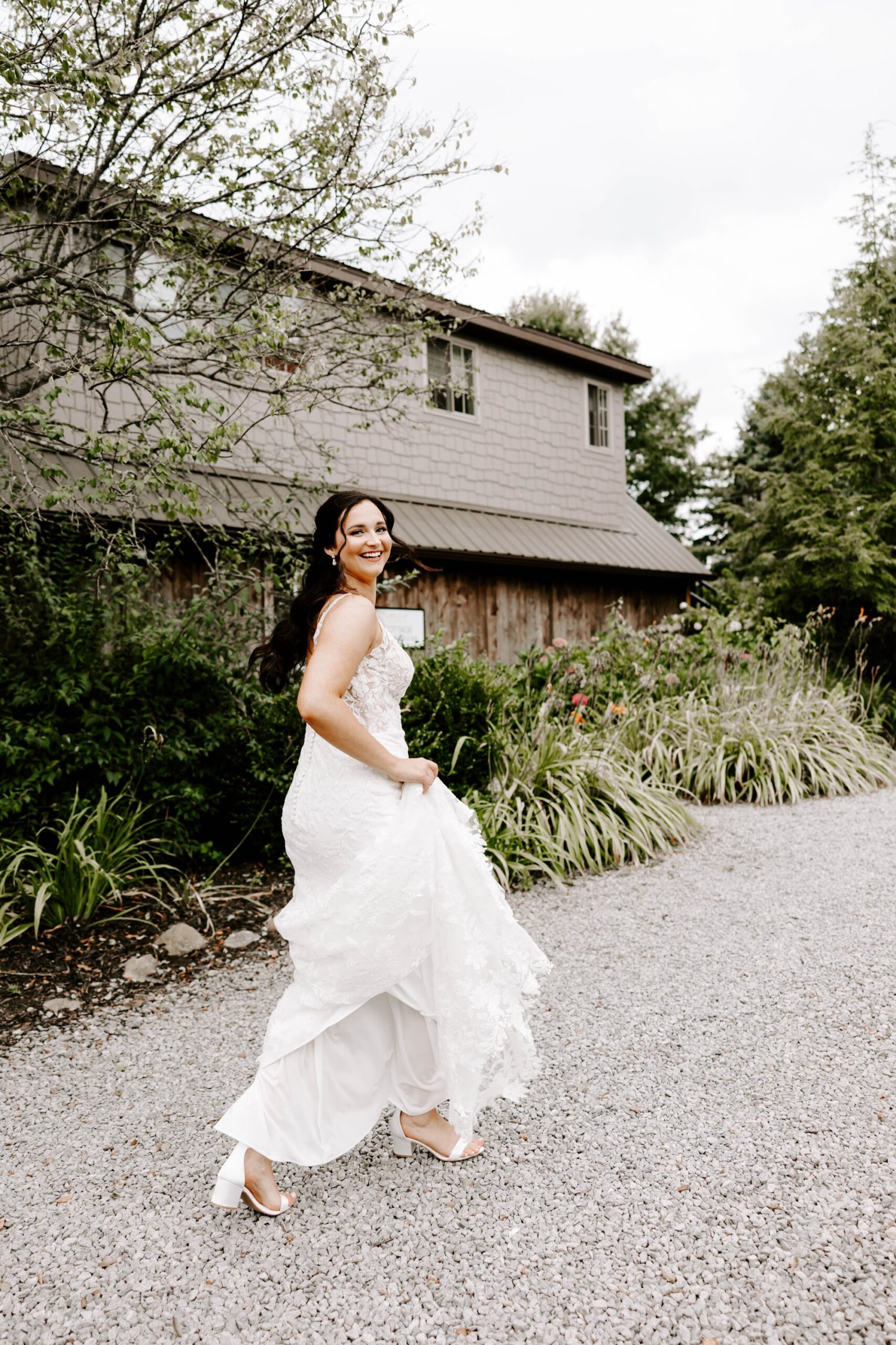 Bride getting ready at Willowbrook Estate Pennsylvania 