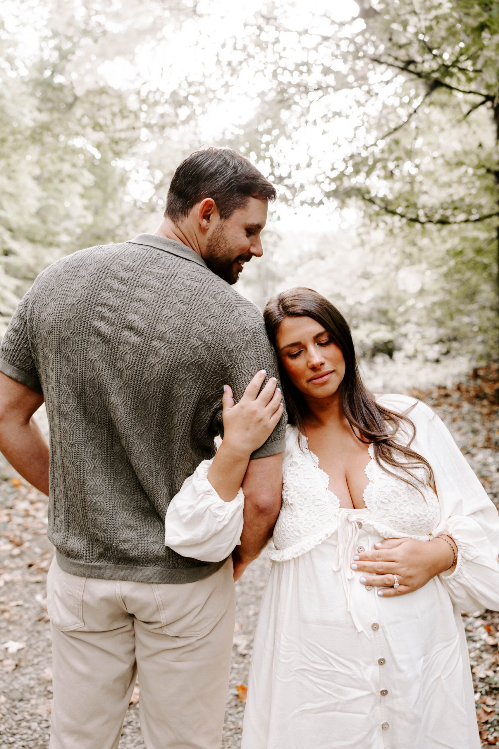 outdoor maternity photoshoot