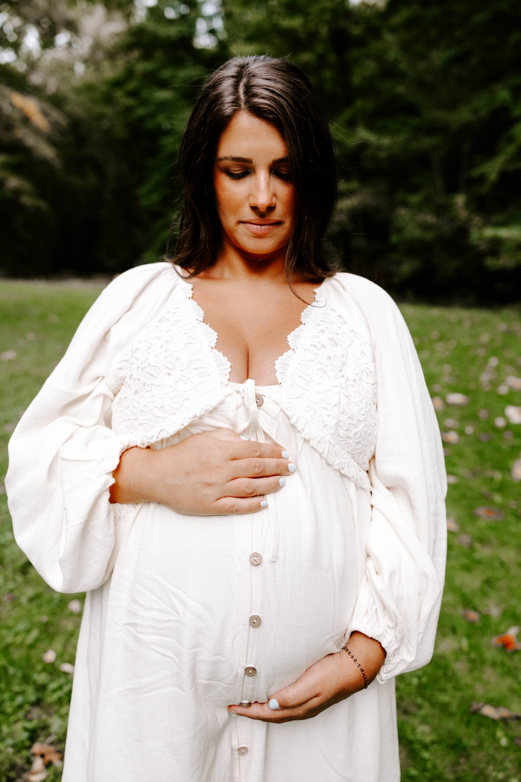 outdoor maternity photoshoot