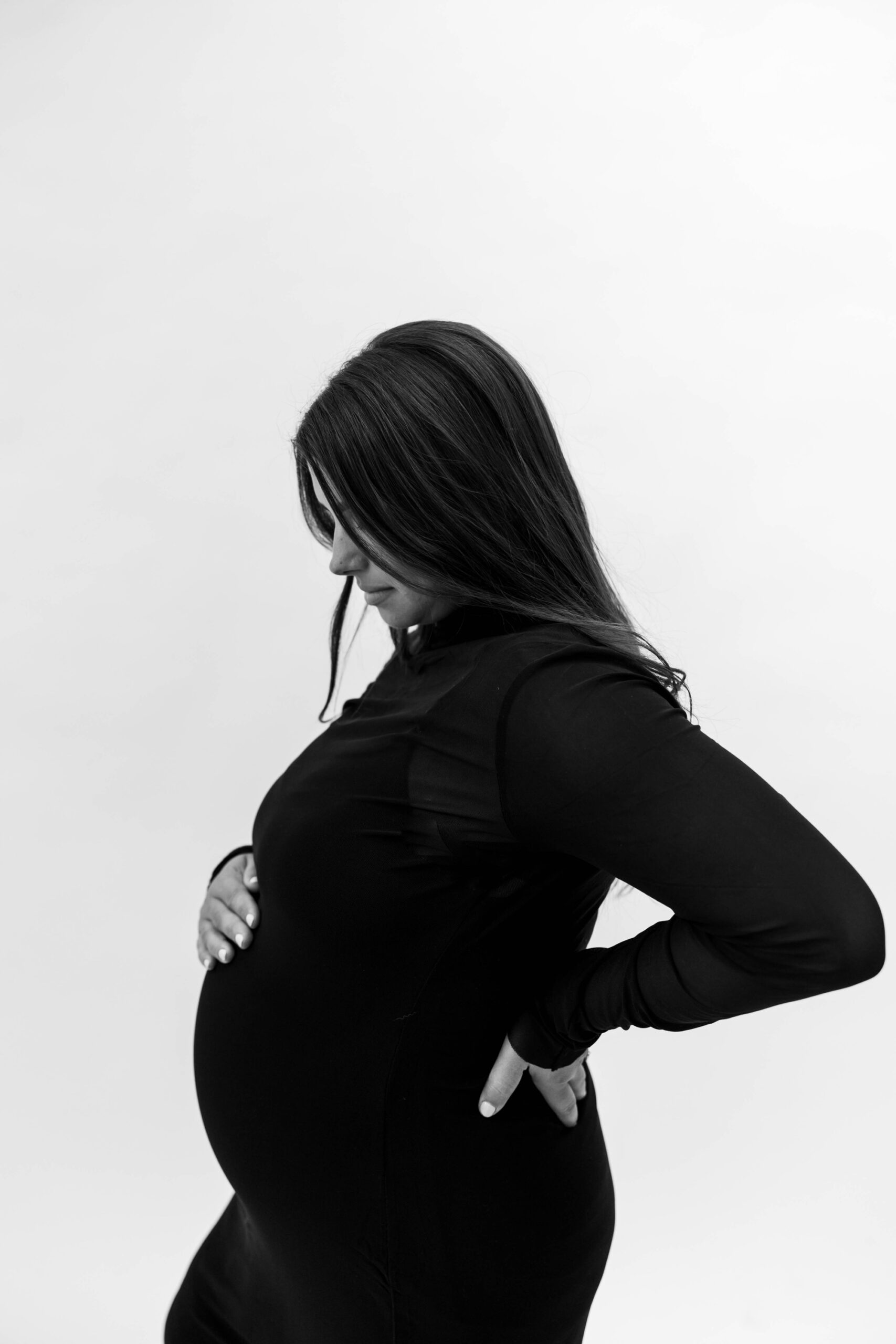 black and white maternity photos