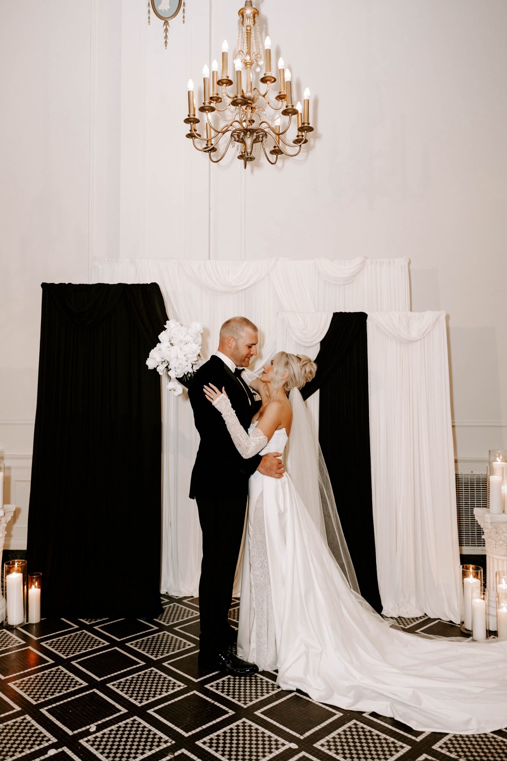 black and white wedding; old hollywood glamour wedding