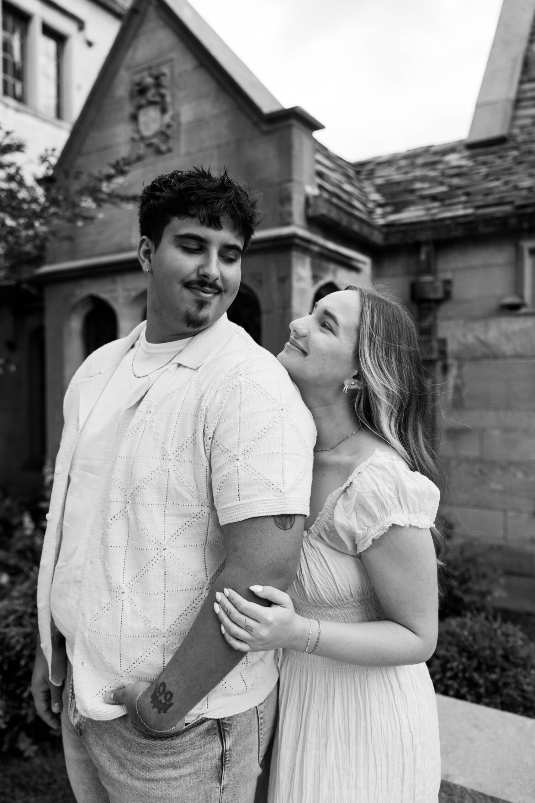 where can I find mini photography sessions near Pittsburgh; Hartwood Acres Mansion photography sessions for couples