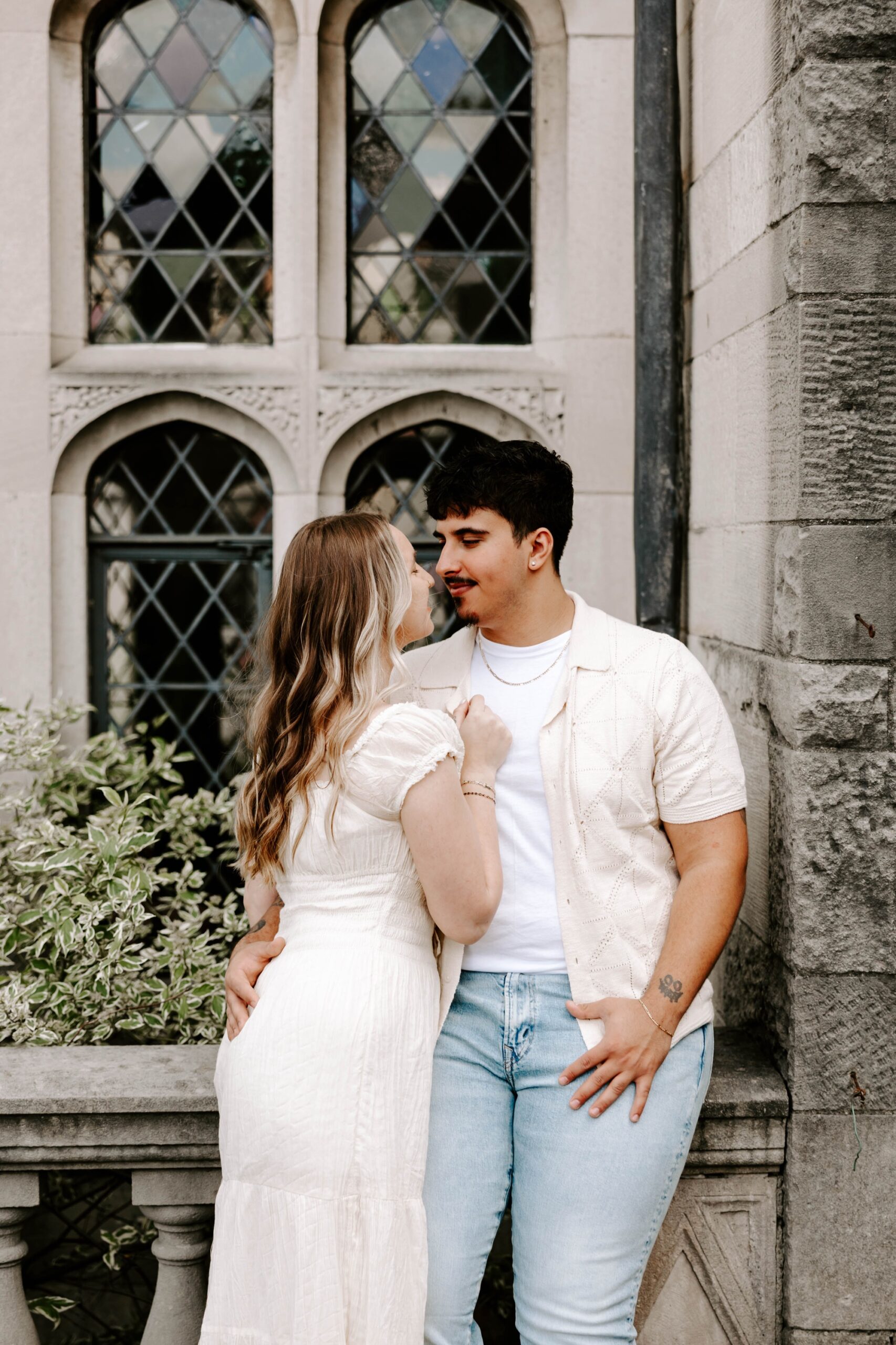 where can I find mini photography sessions near Pittsburgh; Hartwood Acres Mansion photography sessions for couples
