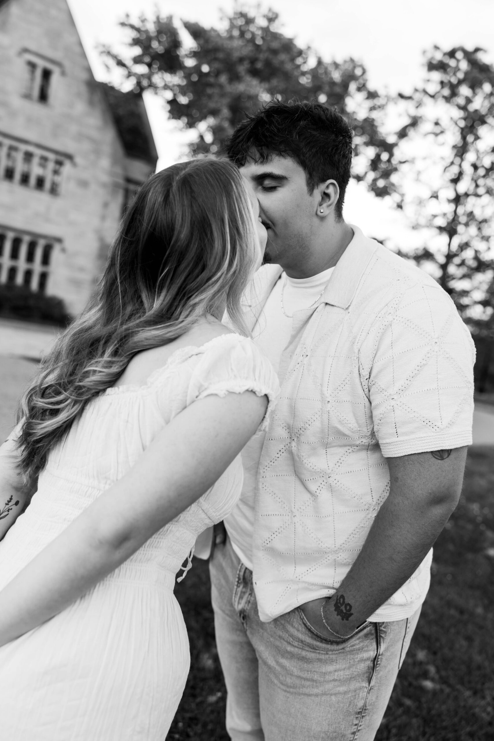where can I find mini photography sessions near Pittsburgh; Hartwood Acres Mansion photography sessions for couples
