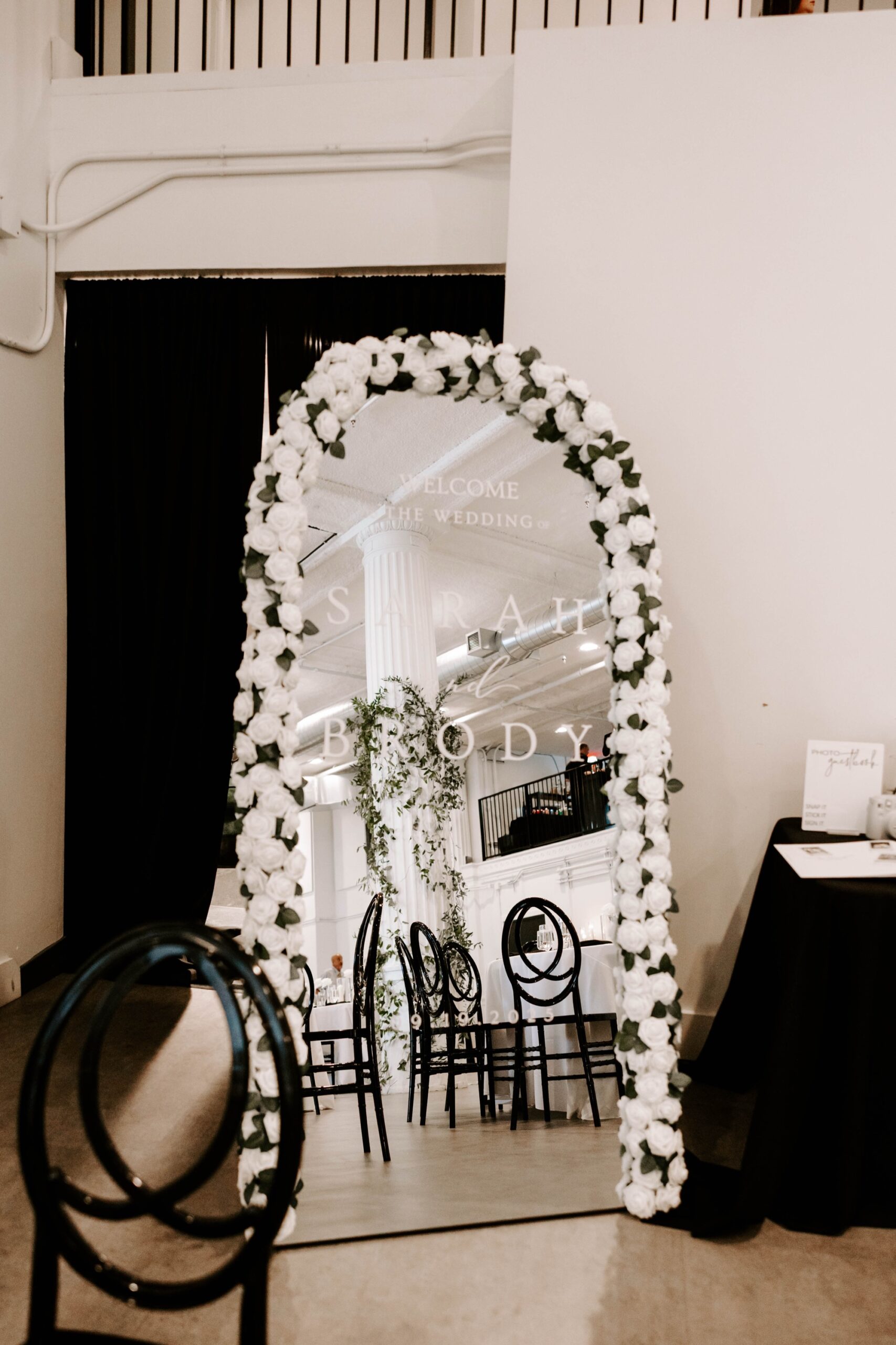 modern classic black and white wedding at the Franklin on Penn wedding and event venue in Pittsburgh