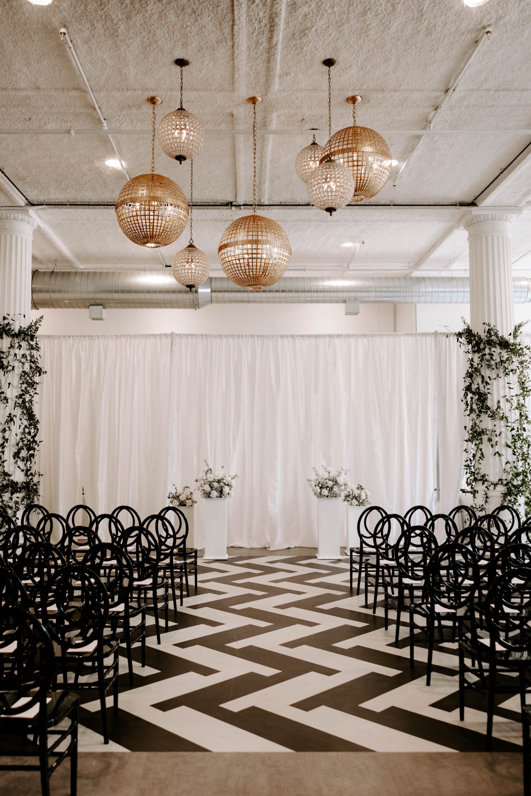 modern classic black and white wedding at the Franklin on Penn wedding and event venue in Pittsburgh