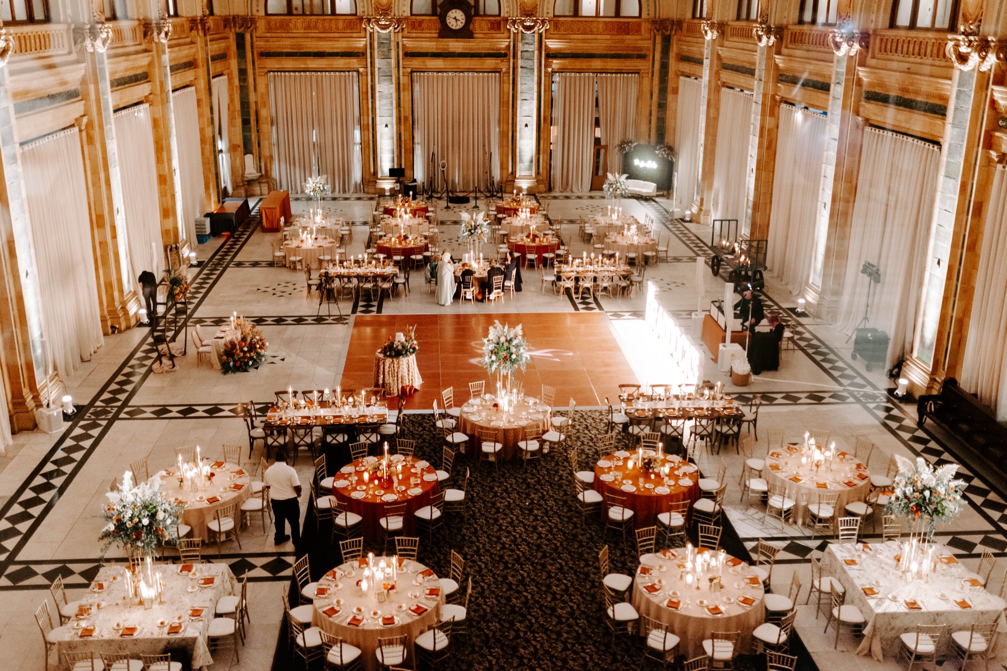 examples of real weddings at The Rotunda at The Pennsylvanian, Pittsburgh; fall wedding decor