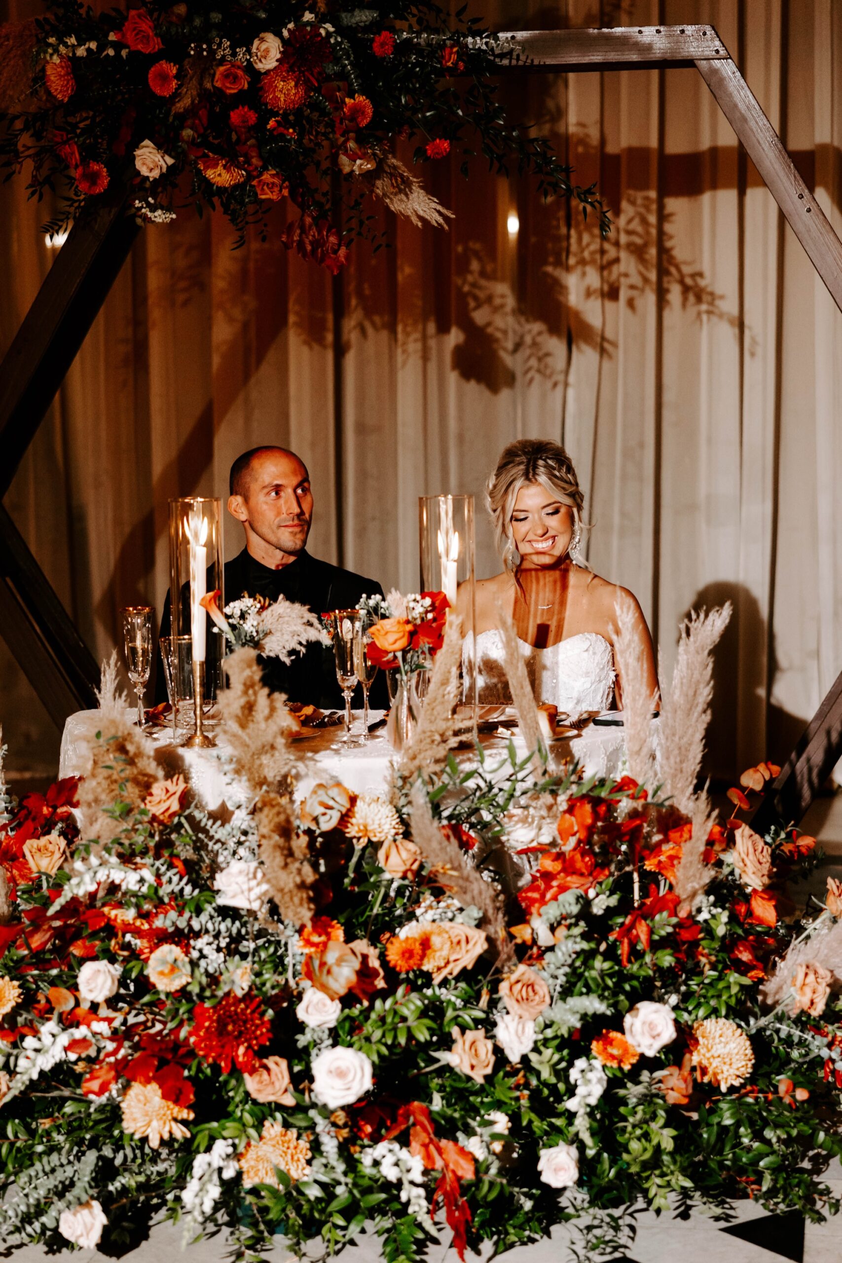 Sweetheart Table design; fall florals for wedding; Sweetheart table ideas and inspiration