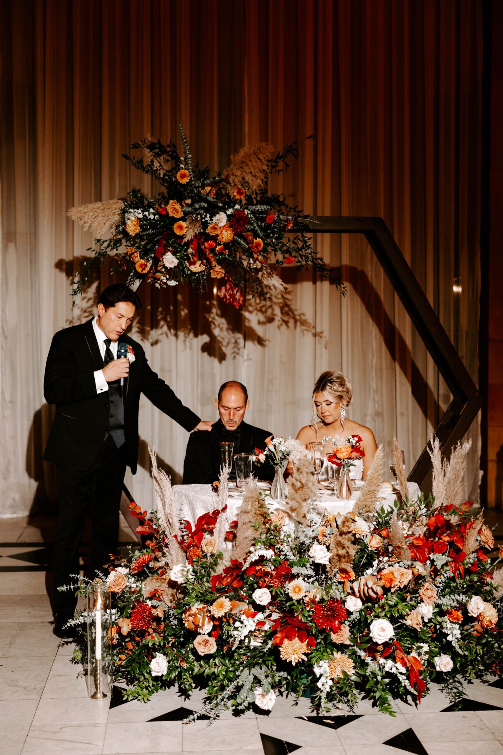 Sweetheart Table design; fall florals for wedding; Sweetheart table ideas and inspiration
