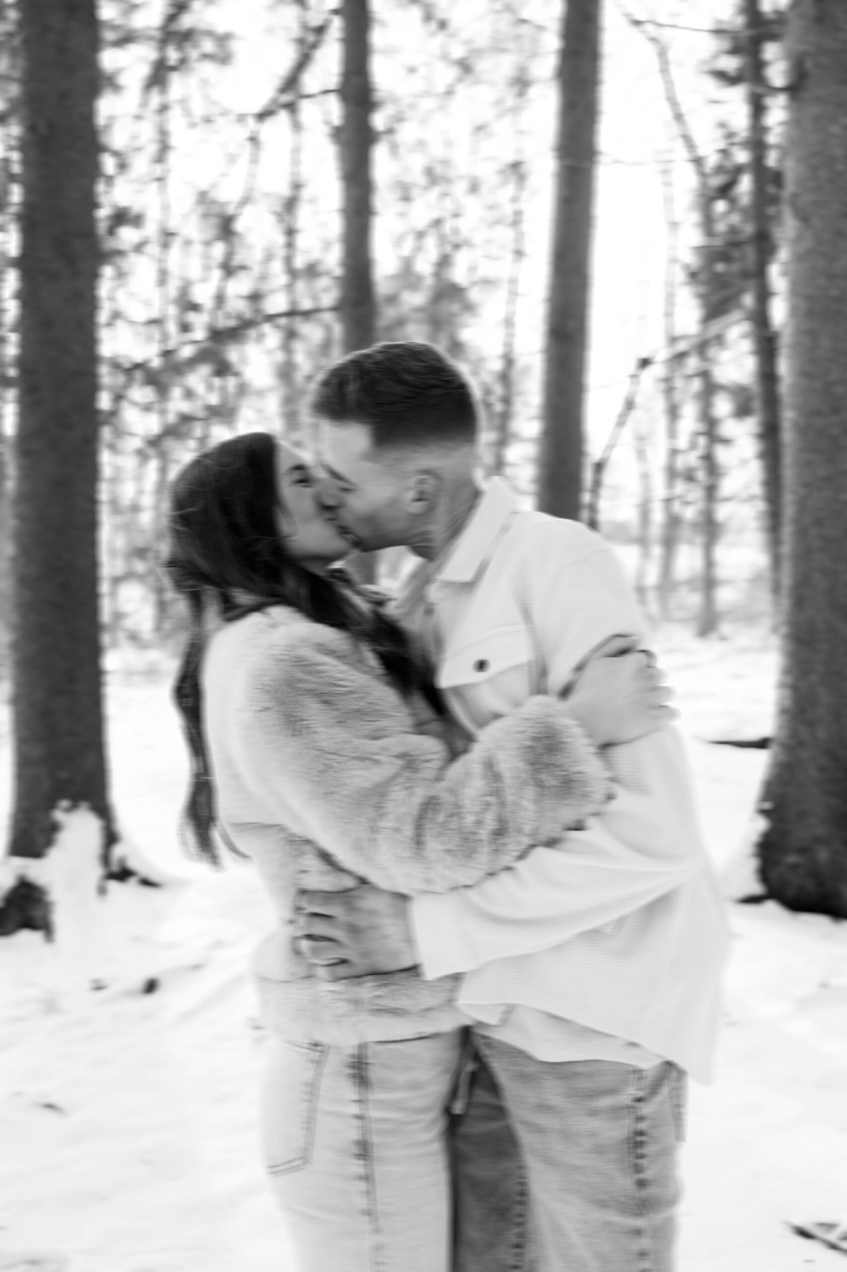 snowy winter engagement photos in Pittsburgh