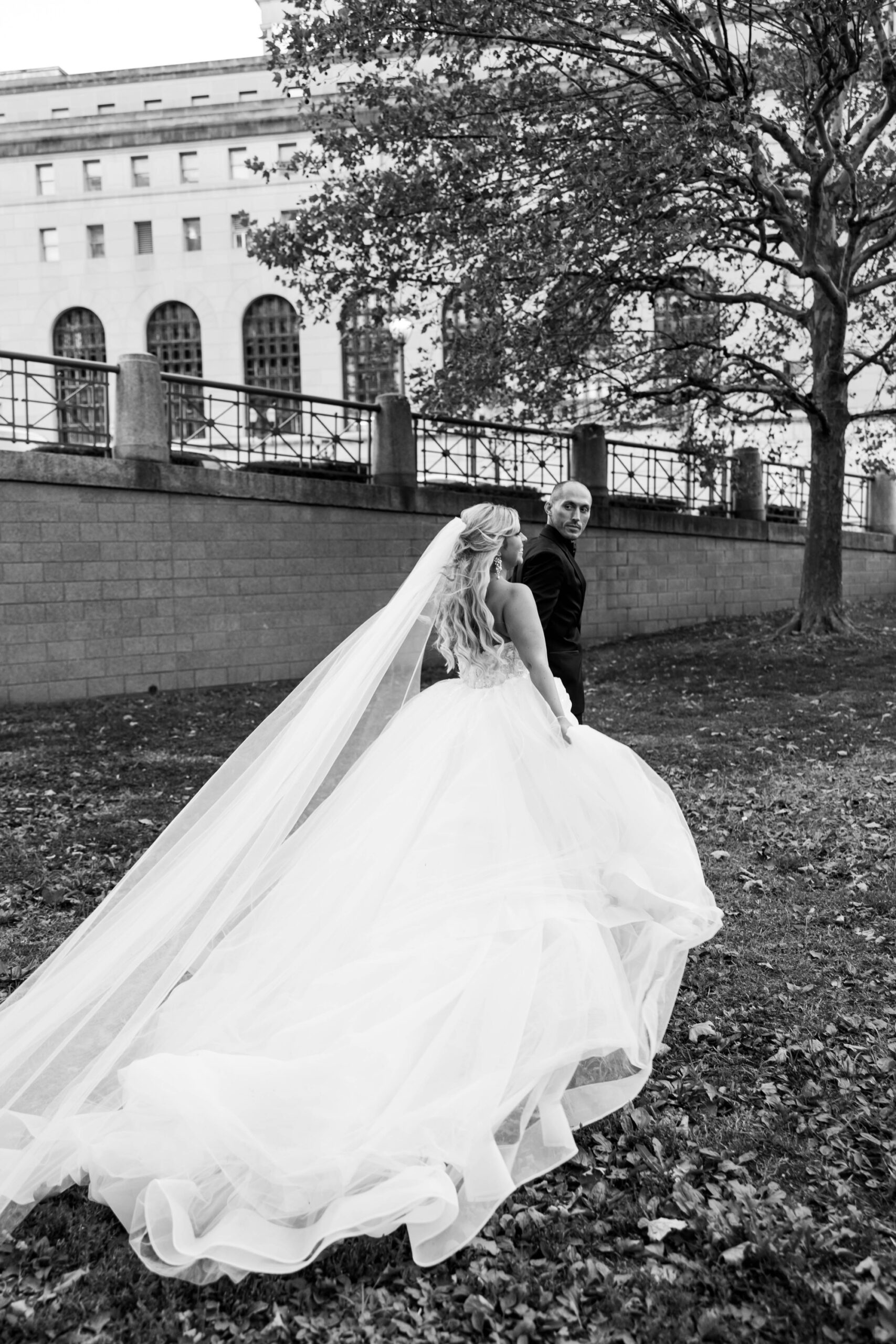 downtown pittsburgh wedding portraits