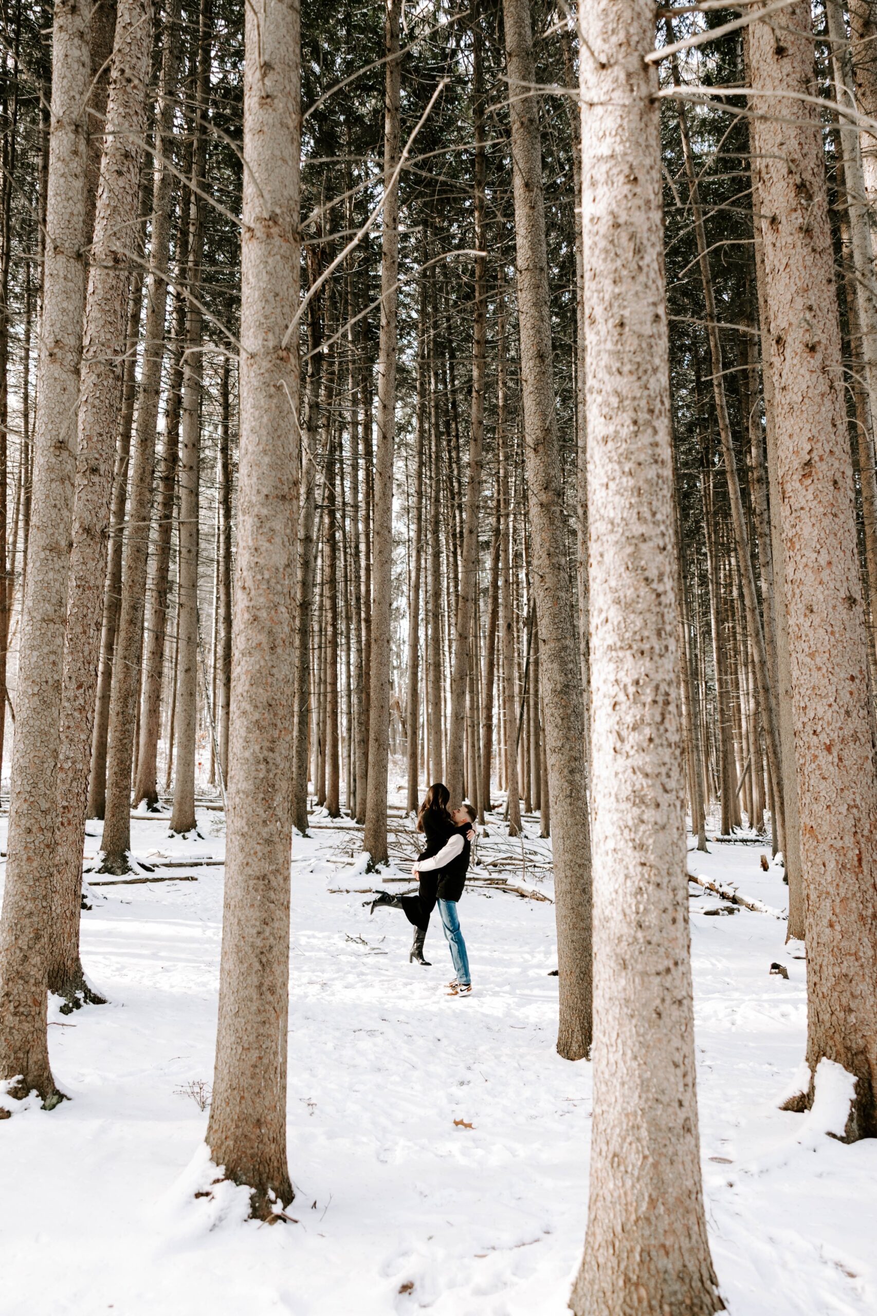 snowy winter engagement photos in Pittsburgh