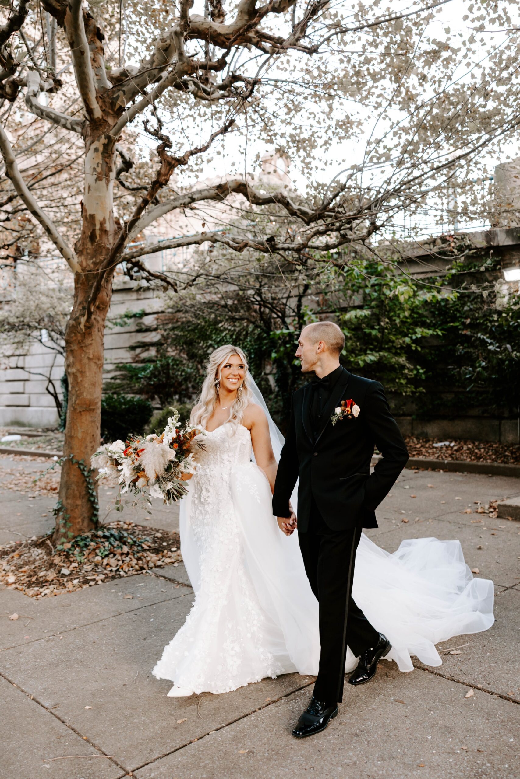 downtown pittsburgh wedding portraits