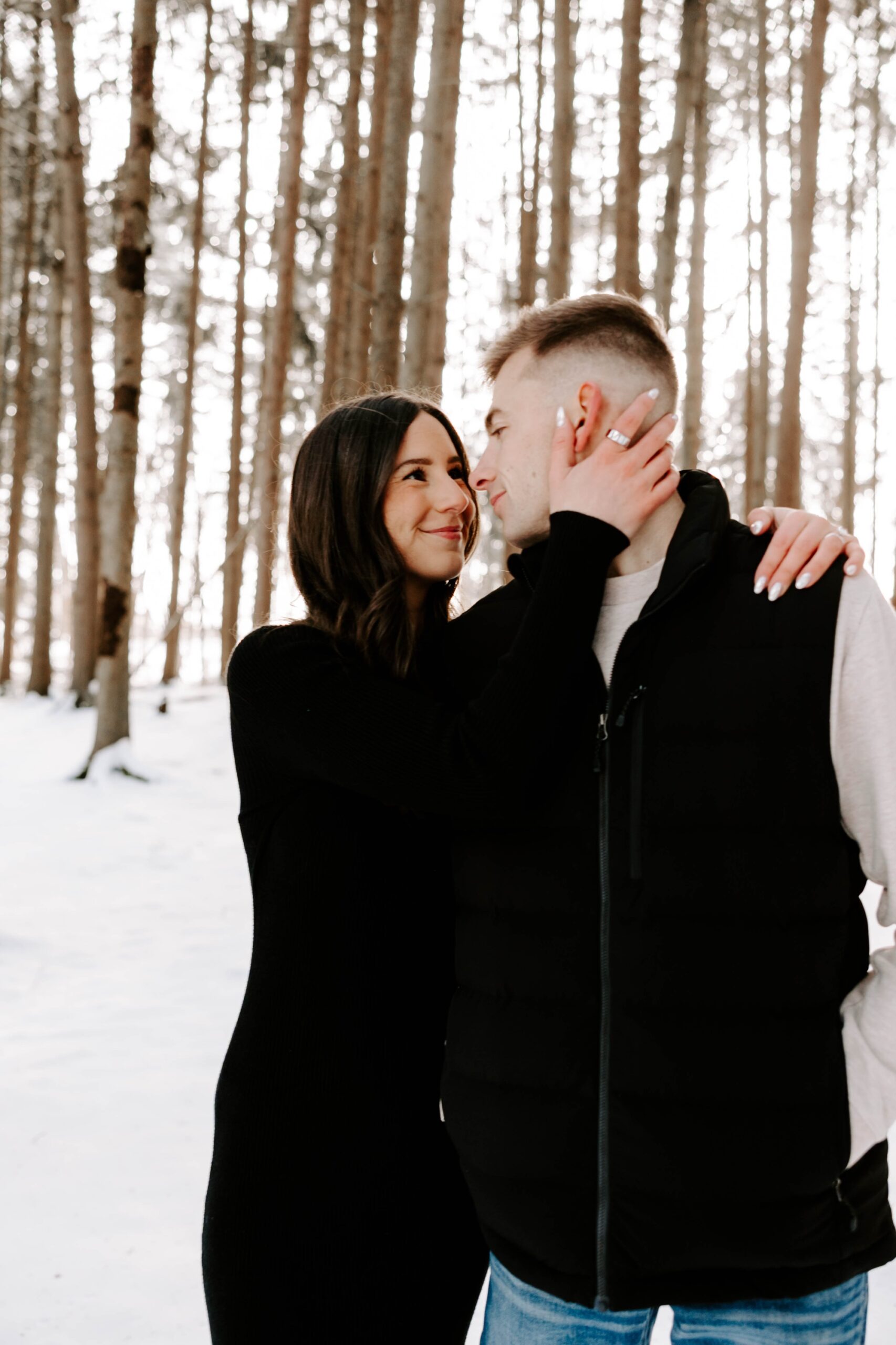 snowy winter engagement photos in Pittsburgh