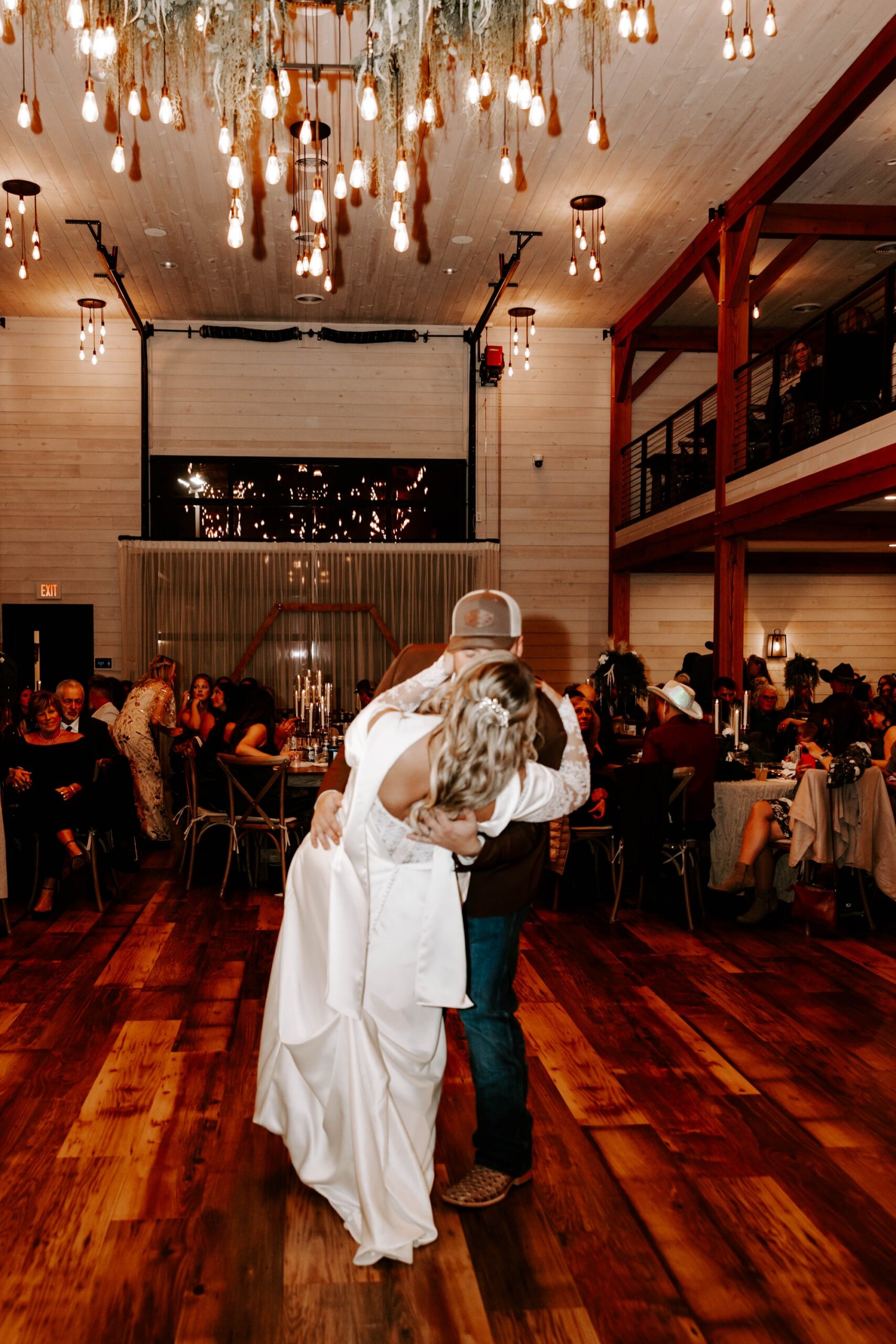large, all-inclusive wedding venues with a dancefloor and outdoor ceremony space in Pennsylvania