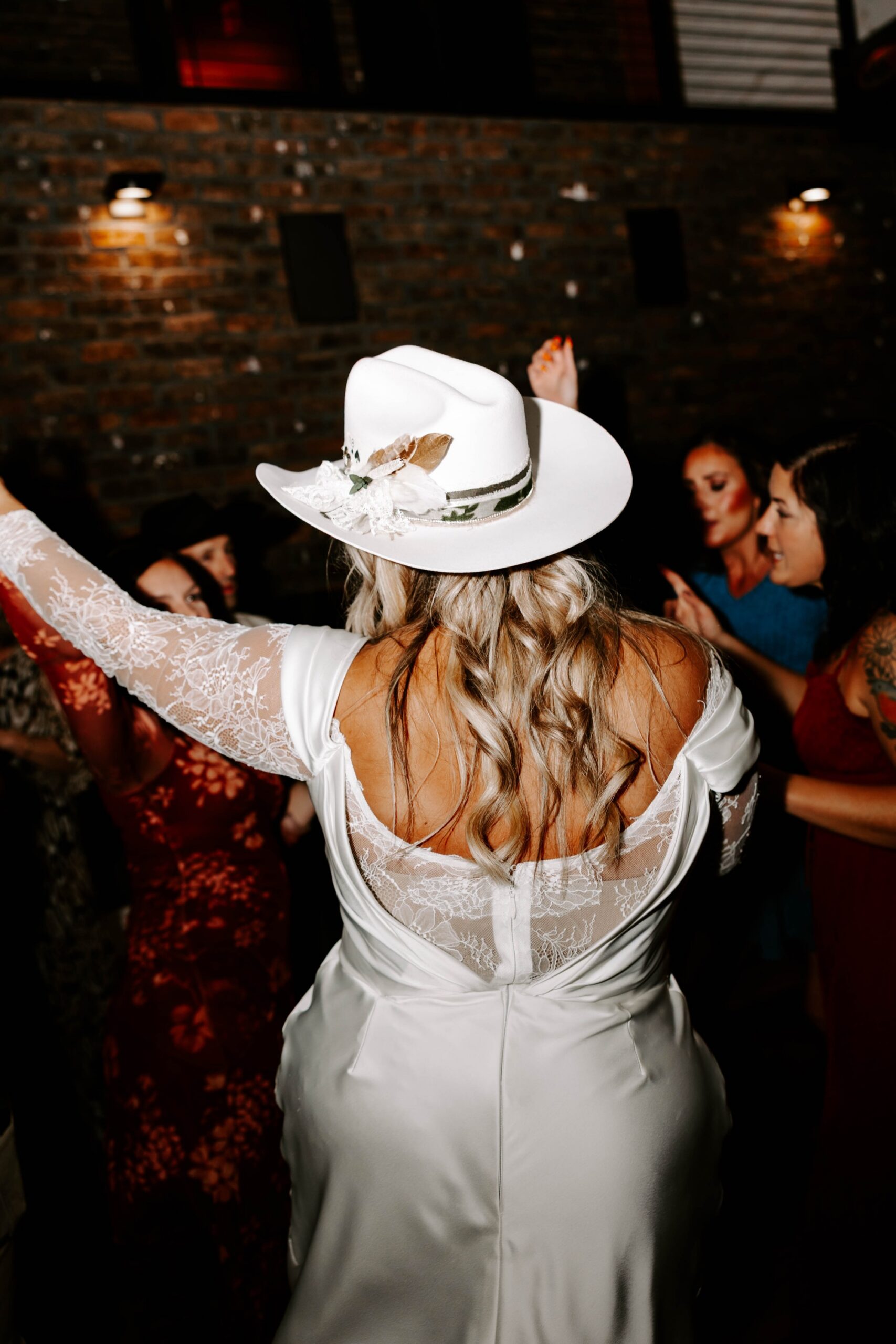 bridal cowgirl hat and boots for western wedding