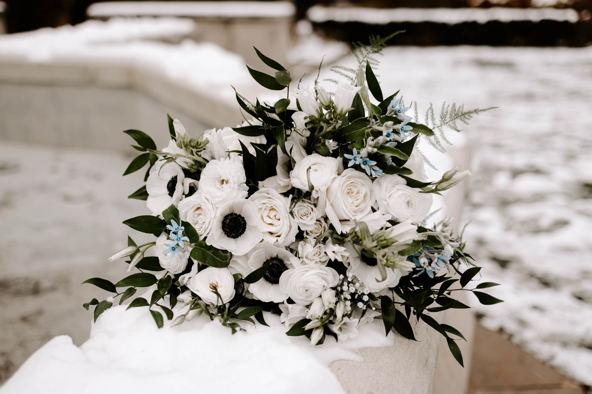 winter wedding floral arrangement ideas