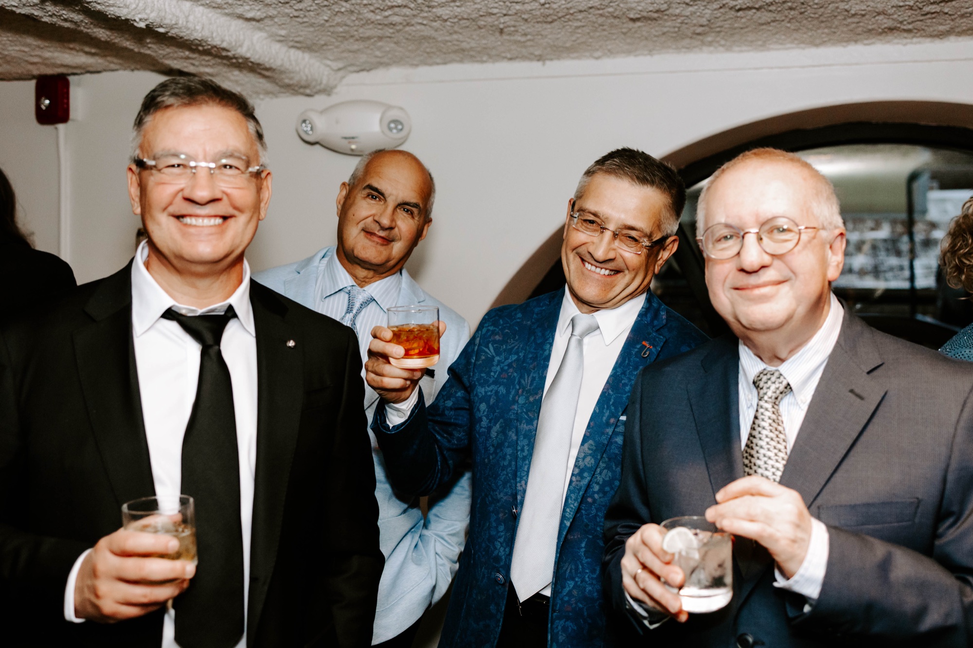 cocktail hour guest photos, candid