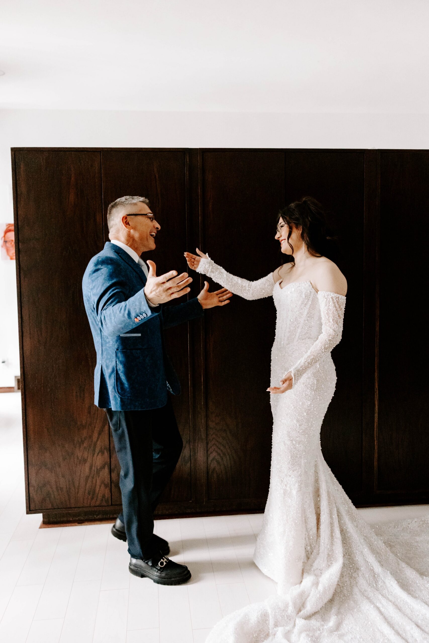 bride getting ready on her wedding day, Pittsburgh wedding photographer