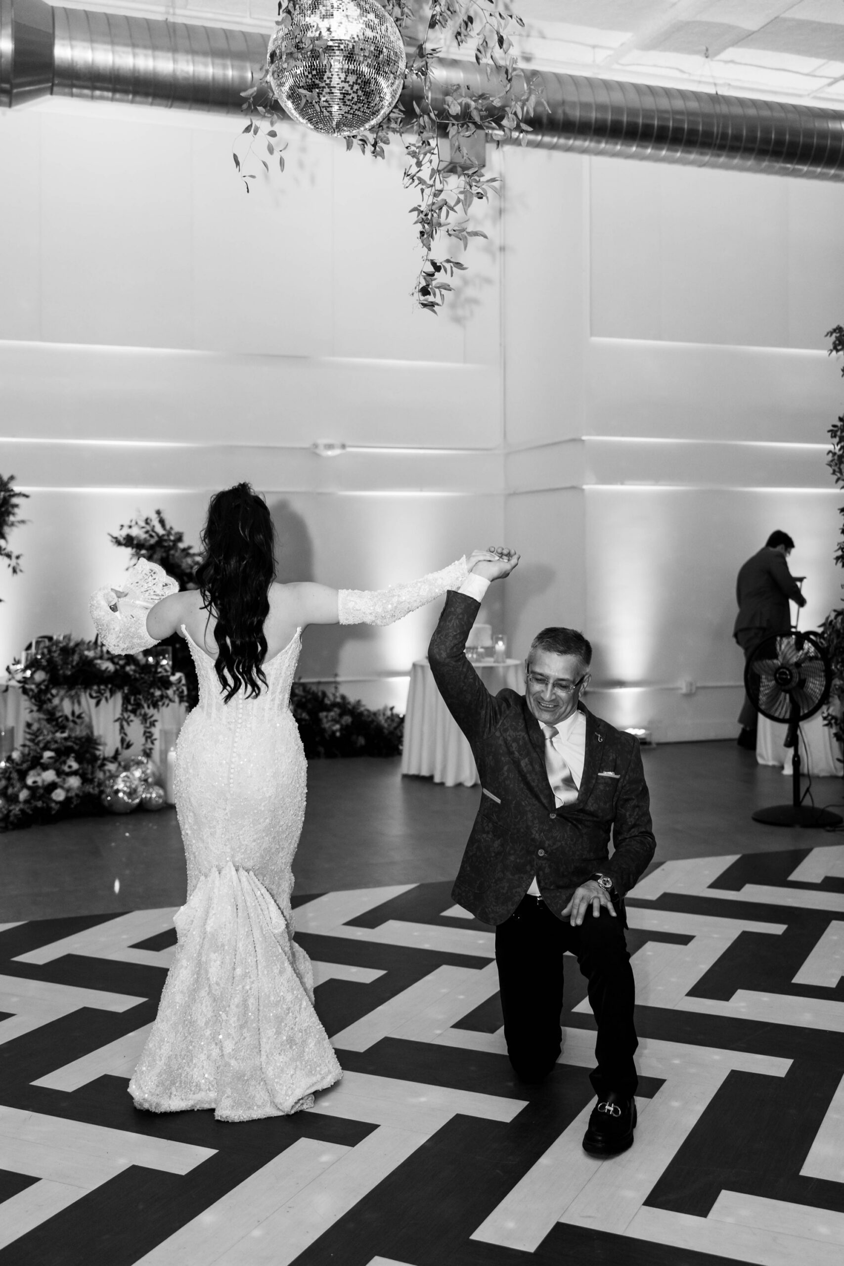 reception and dancefloor wedding photos