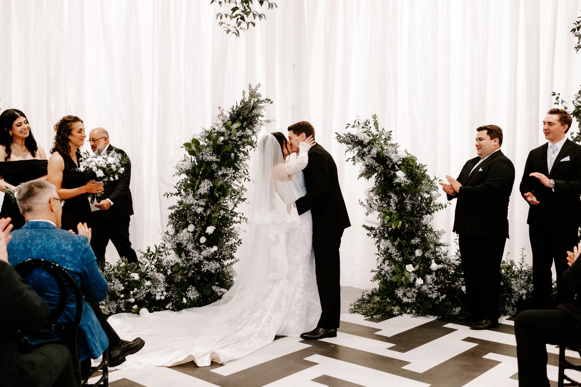 first kiss wedding photos