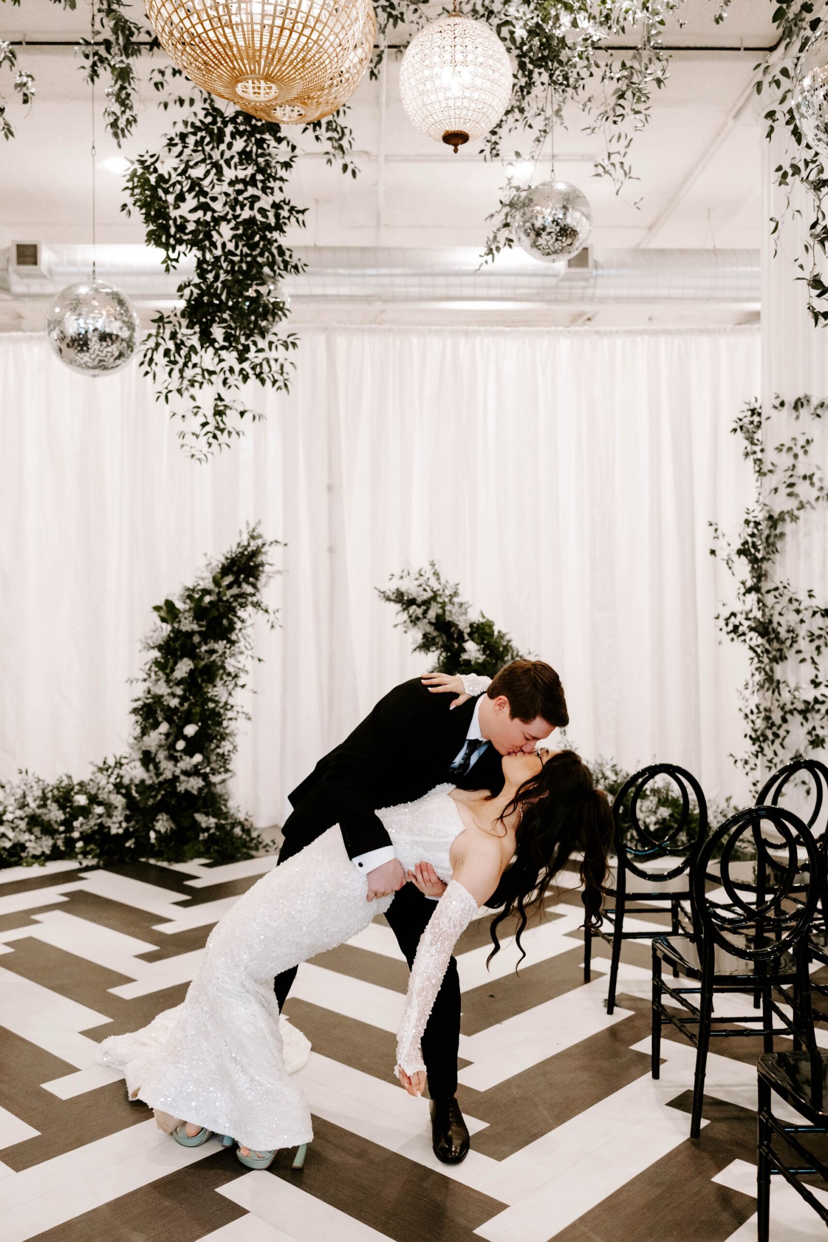 design ideas for winter wedding; wedding gown with detatchable sleeves