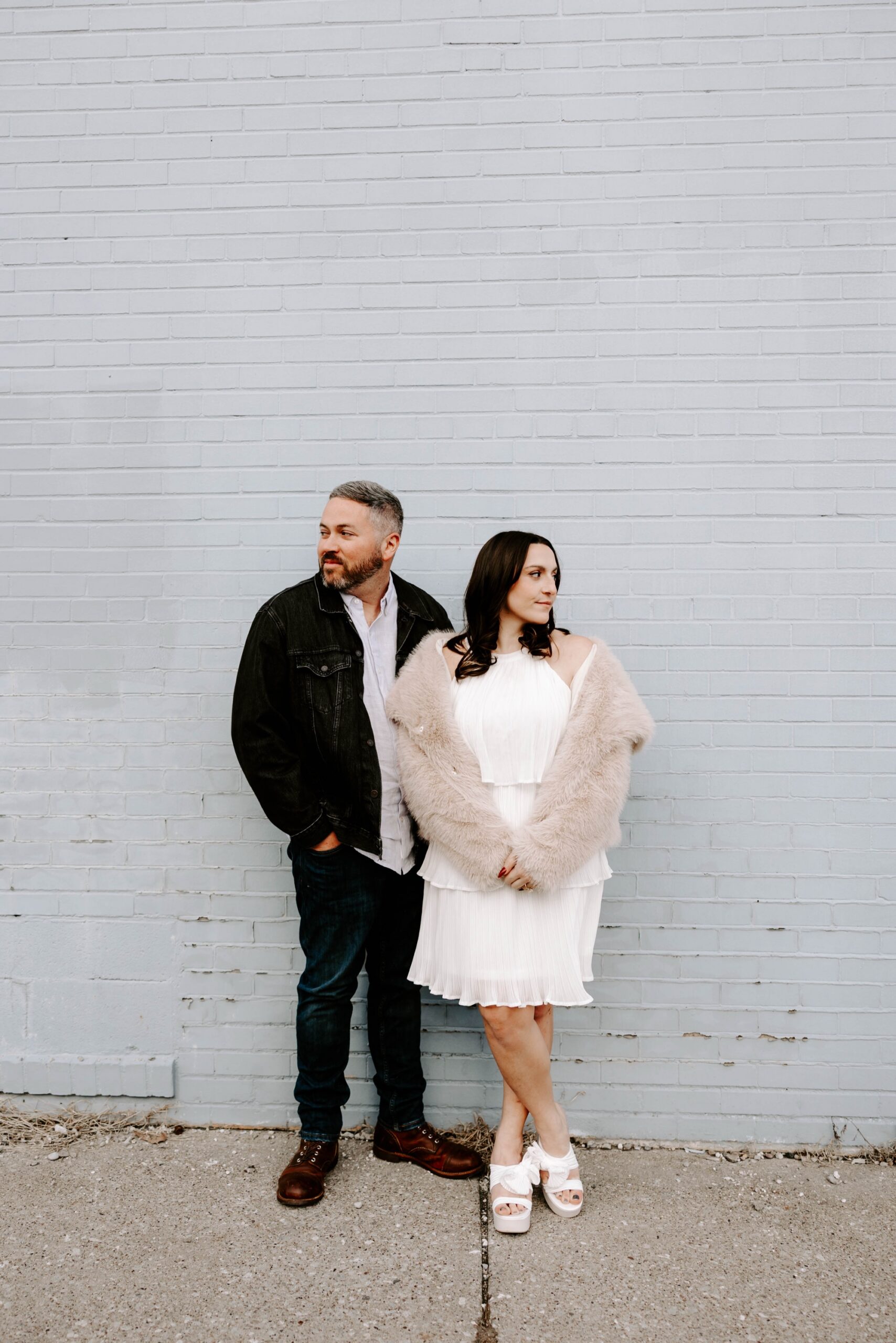 winter engagement photos; cute outfits for winter photo sessions