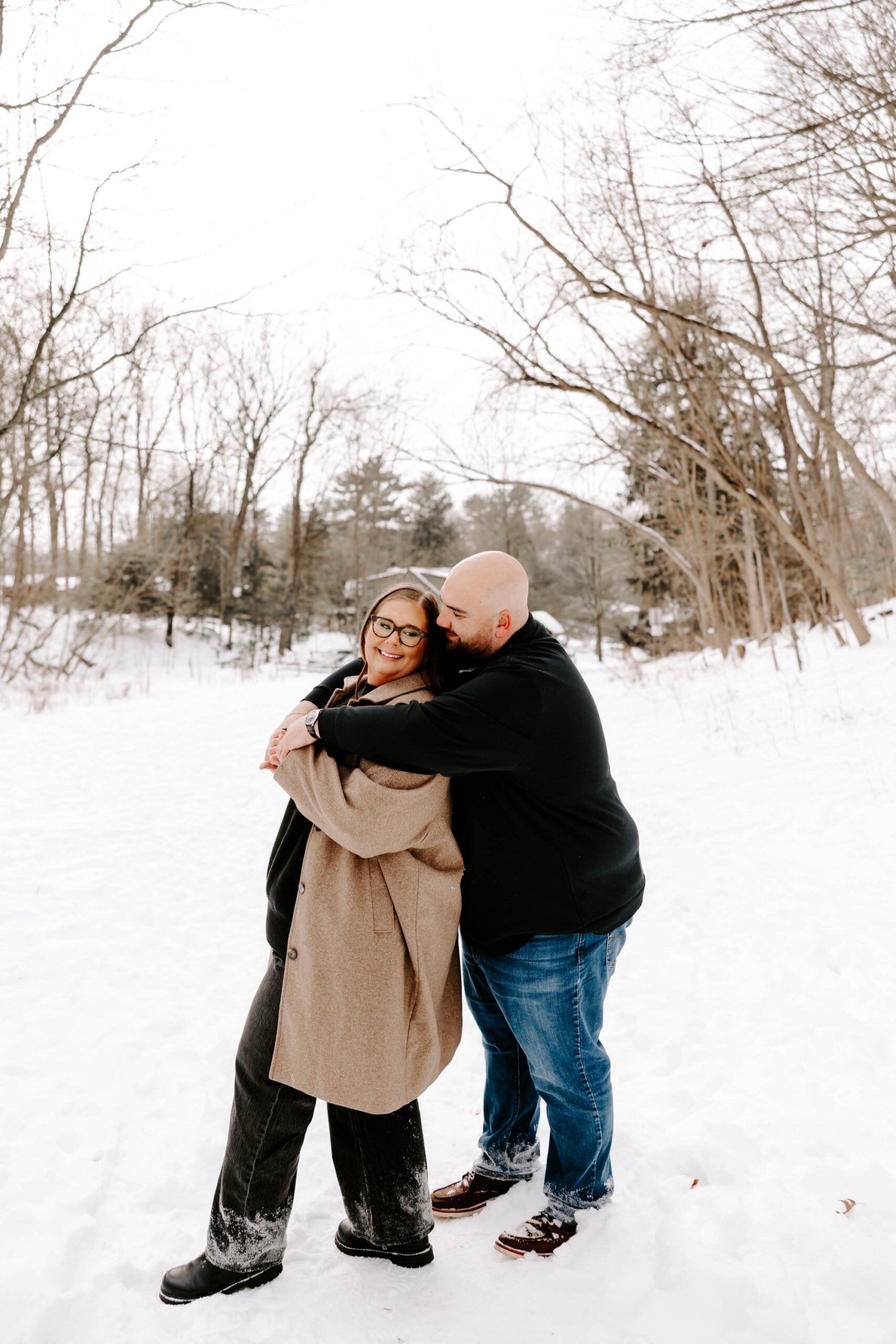 cute ideas for winter engagement session in the snow
