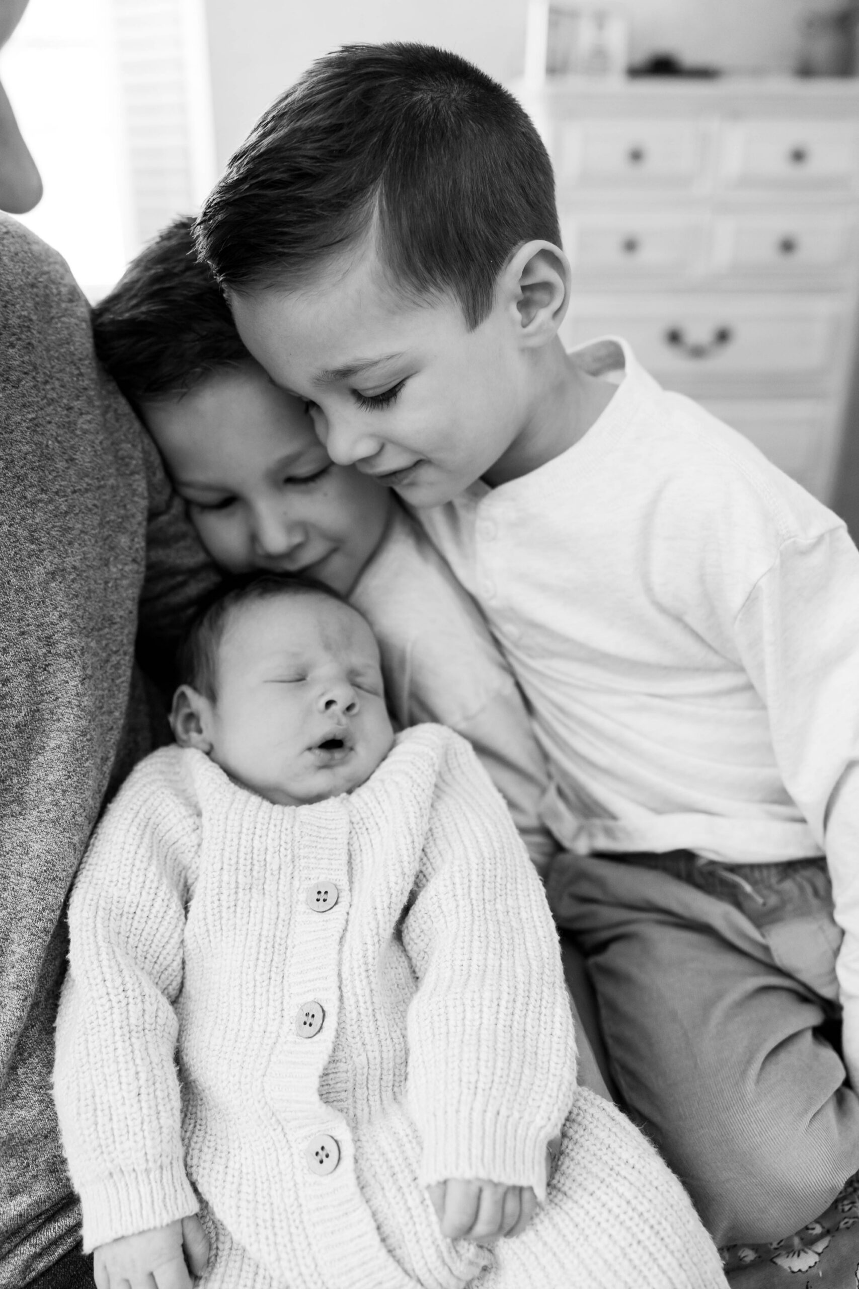 pittsburgh lifestyle newborn photographer for in-home sessions