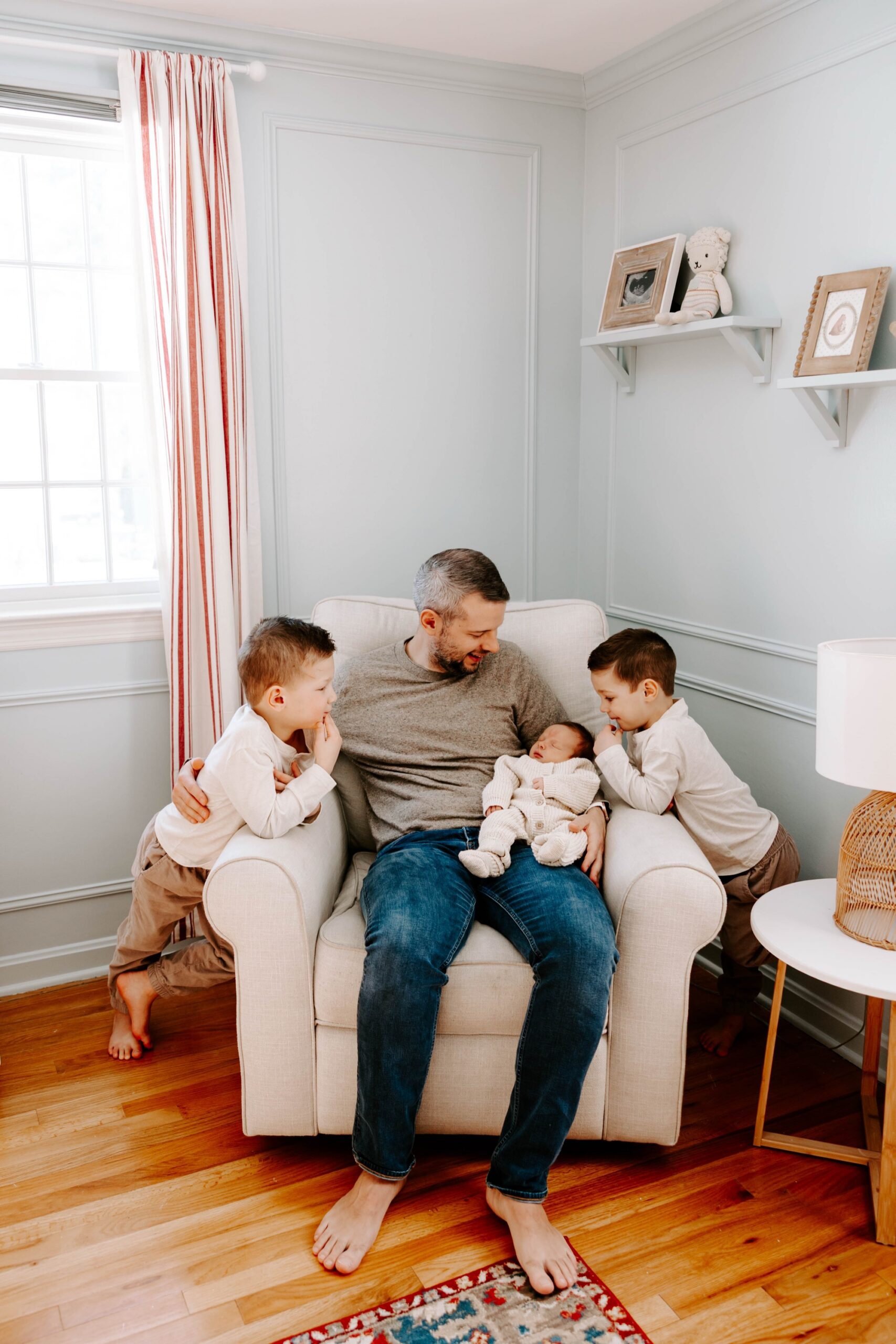 pittsburgh lifestyle newborn photographer for in-home sessions