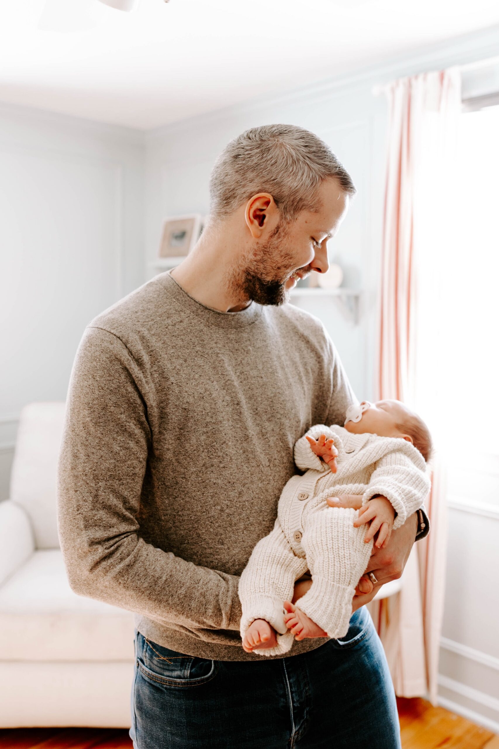 true-to-color lifrestyle newborn photography
